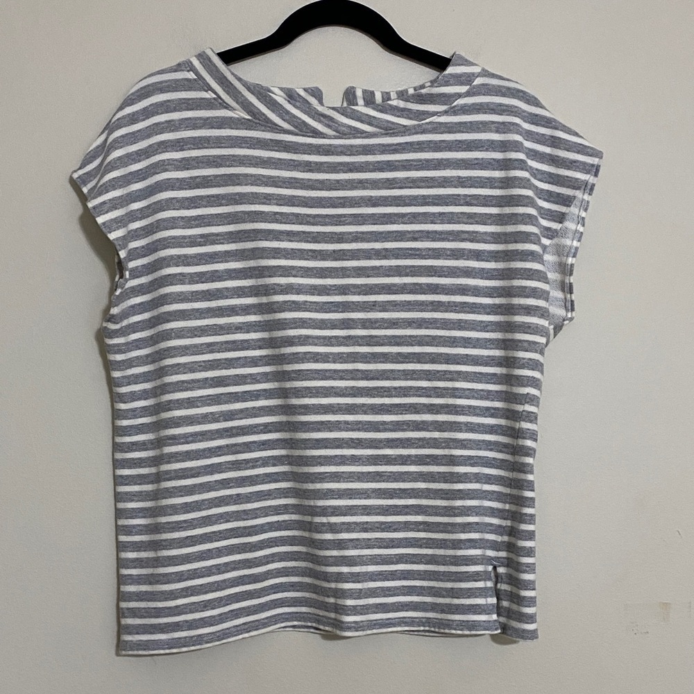 ANN MASHBURN Gray and White Striped Short Sleeve Tee